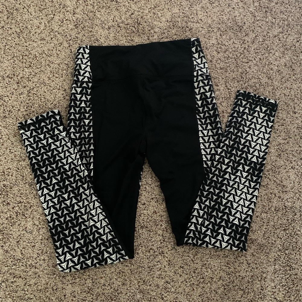 VS Black and White Workout Leggings EUC